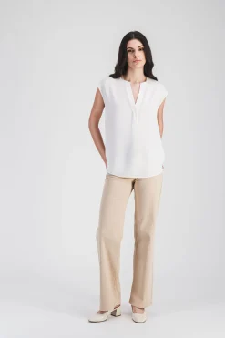 Blouse sans manches en soie blanc cassé
