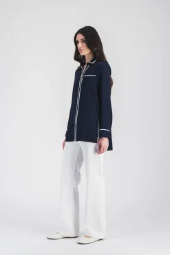 Chemise droite en satin contrasté marine