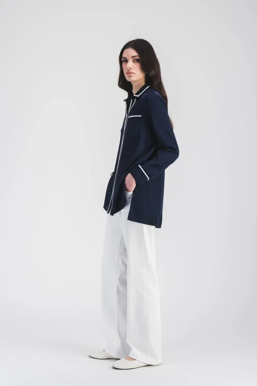 Chemise droite en satin contrasté marine