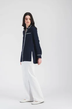 Chemise droite en satin contrasté marine