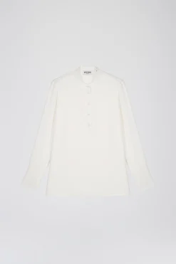 Chemise fluide en soie blanc cassé avec col mao