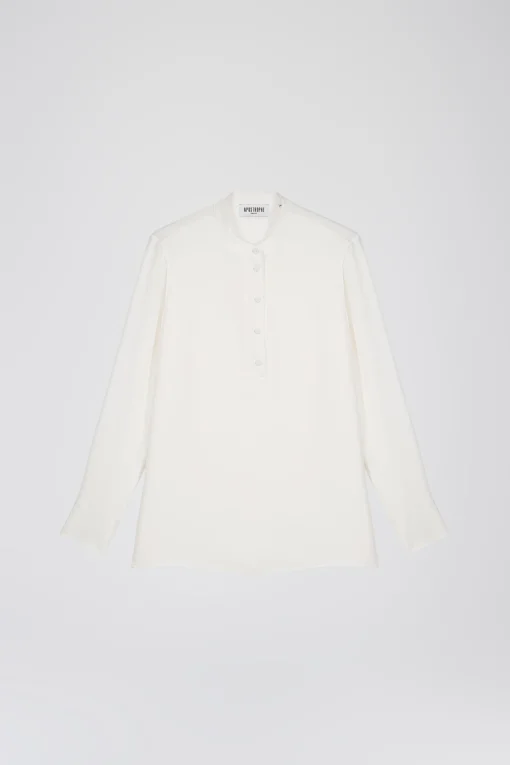 Chemise fluide en soie blanc cassé avec col mao