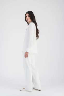 Chemise fluide en soie blanc cassé avec col mao