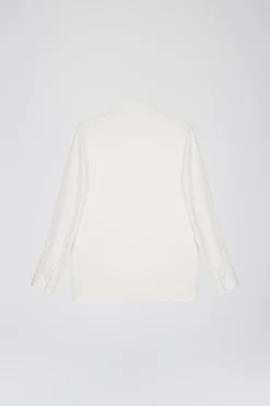 Chemise fluide en soie blanc cassé avec col mao