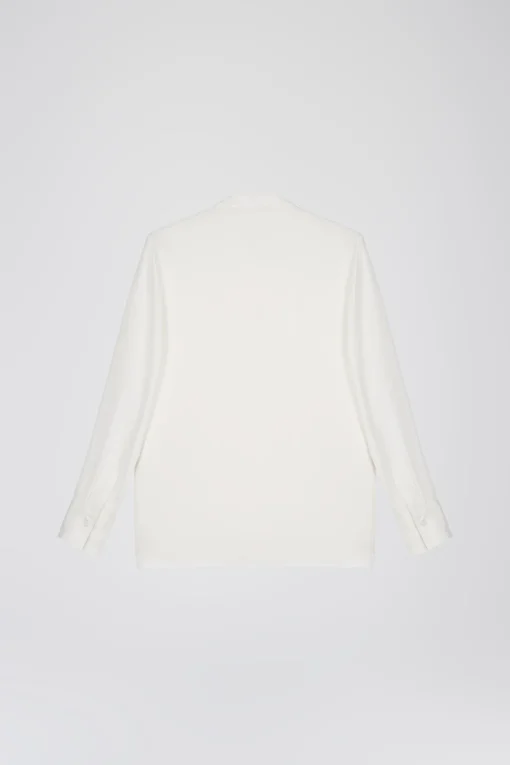 Chemise fluide en soie blanc cassé avec col mao