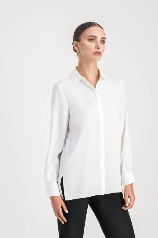 Chemise fluide poche brodée blanc cassé