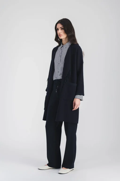 Manteau croisé en double face crêpe avec franges en daim
