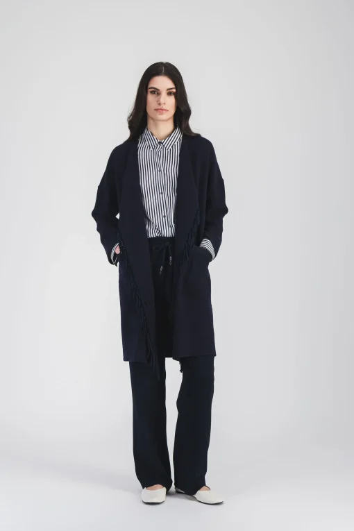 Manteau croisé en double face crêpe avec franges en daim