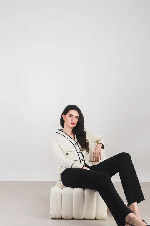 Pantalon droit en crêpe noir avec elastique à la taille