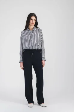 Pantalon fluide marine avec ceinture et détail cuir