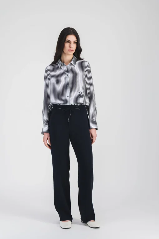 Pantalon fluide marine avec ceinture et détail cuir