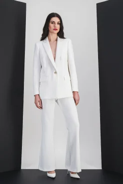 Pantalon évasé blanc cassé à plis structurés