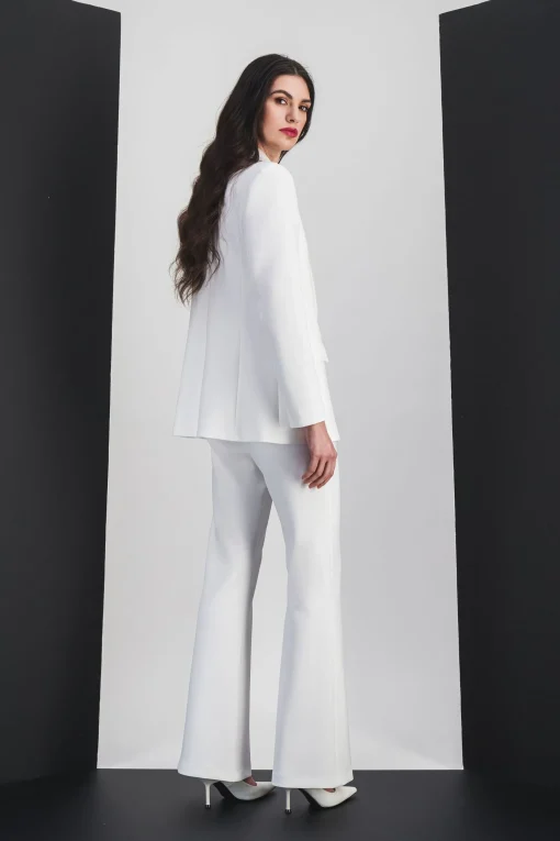 Pantalon évasé blanc cassé à plis structurés