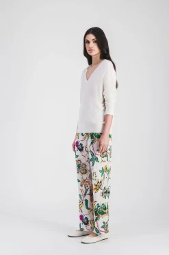 Pull blanc col V en maille légère