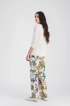 Pull blanc col V en maille légère