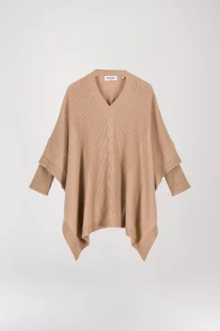 Pull cape camel