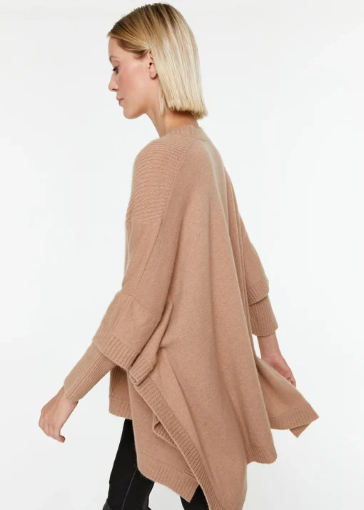 Pull cape camel
