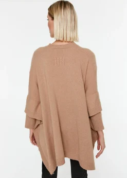 Pull cape camel