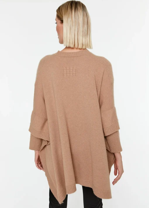 Pull cape camel