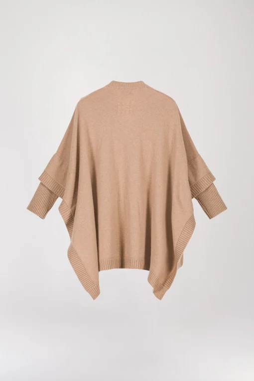 Pull cape camel