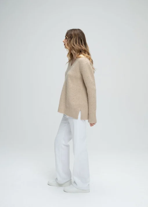 Pull col V à strass beige