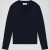Pull marine col V en maille légère