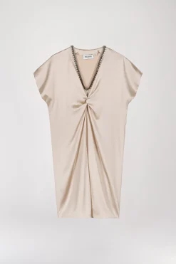 Robe brodée de perles en soie or