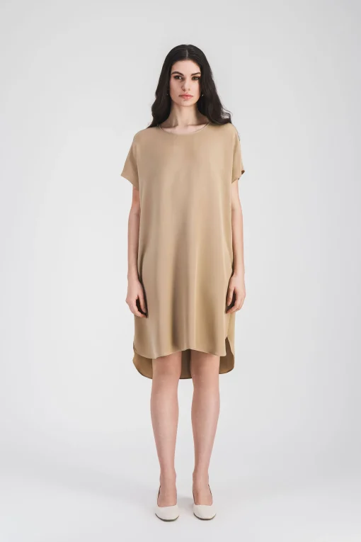 Robe droite en soie beige