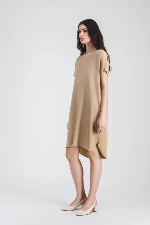 Robe droite en soie beige