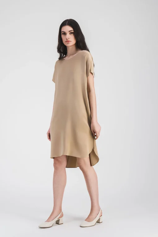 Robe droite en soie beige