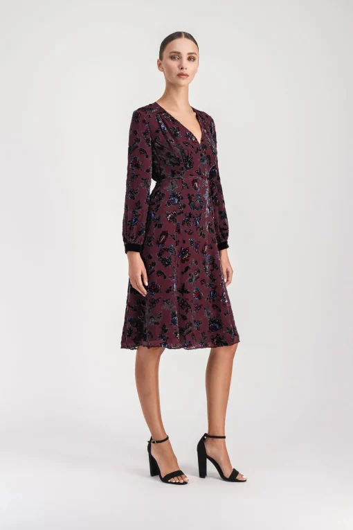 Robe fleurie brodée muscat
