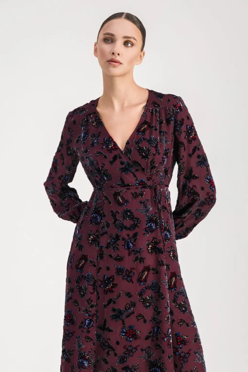 Robe fleurie brodée muscat