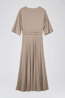 Robe longue dorée à plis