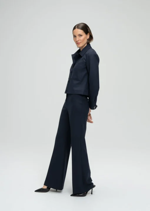 Veste courte coupe structurée marine