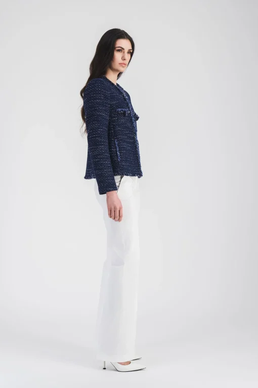 Veste courte en tweed marine avec détails frangés