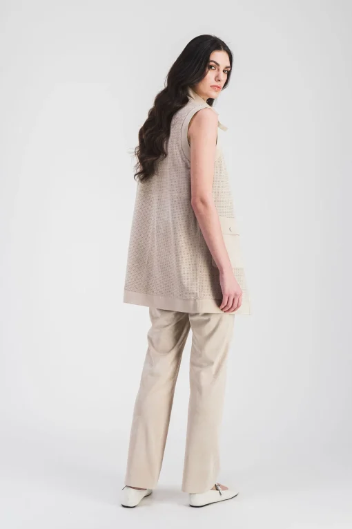 Veste sans manche en daim perforé beige clair
